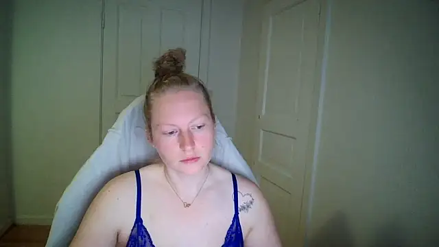 Girlnina-1995 online show from 20, 5, 2026