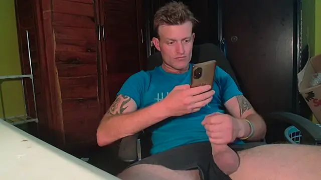 Snapshot of the-billy-blue chatting on 19, 12, 2025 the-billy-blue online show from 19, 12, 2025