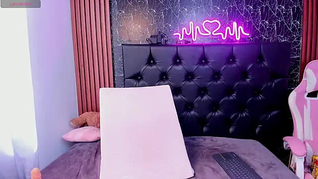 Snapshot of Tamara-evans chatting on 7, 2, 2025 Tamara-evans online show from 7, 2, 2025