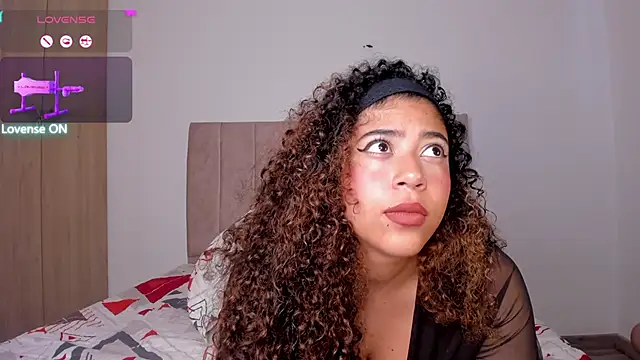 Snapshot of LilyBrunette chatting on 4, 12, 2025 LilyBrunette online show from 4, 12, 2025