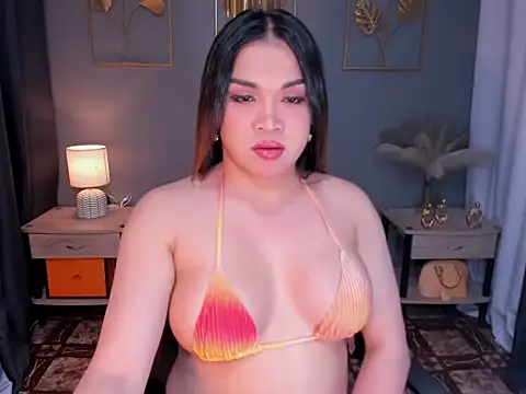 Snapshot of MaxeneCullens chatting on 18, 2, 2025 MaxeneCullens online show from 18, 2, 2025