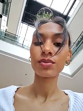 Leaberry online show from 10, 10, 2025