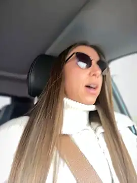 Snapshot of EvaCatt chatting on 1, 3, 2025 EvaCatt online show from 1, 3, 2025