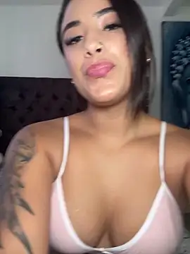 Snapshot of Nattasha_Brown chatting on 18, 11, 2025 Nattasha Brown online show from 18, 11, 2025