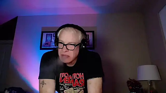 Snarfle82 online show from 9, 11, 2025