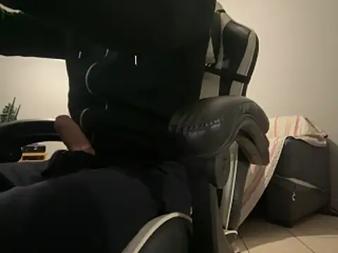 Snapshot of simoninside25 chatting on 15, 12, 2025 simoninside25 online show from 15, 12, 2025