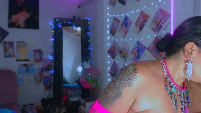 Snapshot of sweet_vanessa_22 chatting on 12, 9, 2025 sweet vanessa 22 online show from 12, 9, 2025