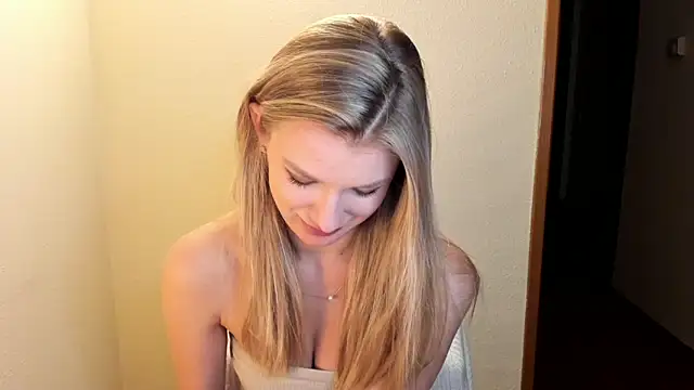 Snapshot of Annloveyou chatting on 9, 12, 2024 Annloveyou online show from 9, 12, 2024