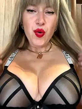 Snapshot of Kittenforyou chatting on 8, 11, 2025 Kittenforyou online show from 8, 11, 2025