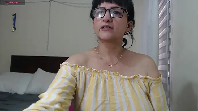Snapshot of ISABEEL_SOFIA01 chatting on 4, 3, 2025 ISABEEL SOFIA01 online show from 4, 3, 2025