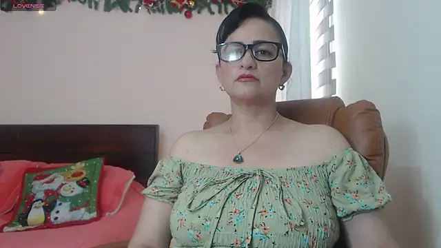 Snapshot of ISABEEL_SOFIA01 chatting on 17, 10, 2025 ISABEEL SOFIA01 online show from 17, 10, 2025