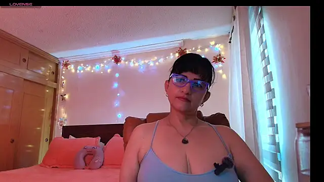 ISABEEL SOFIA01 online show from 12, 4, 2026