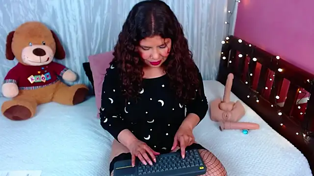 Snapshot of Queenamazon1 chatting on 10, 9, 2025 Queenamazon1 online show from 10, 9, 2025