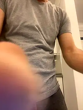 Snapshot of Emre-34 chatting on 20, 11, 2025 Emre-34 online show from 20, 11, 2025