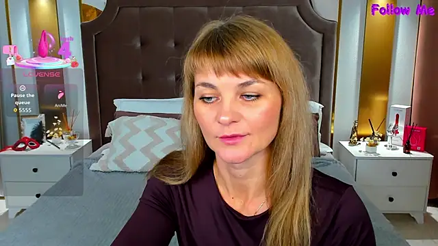 annasimonsj online show from 9, 11, 2025