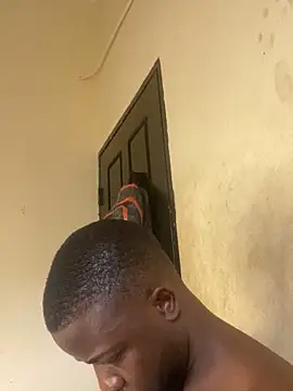 Snapshot of vannycov chatting on 12, 11, 2025 vannycov online show from 12, 11, 2025