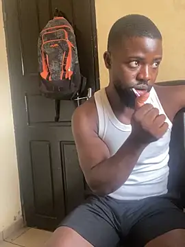 Snapshot of vannycov chatting on 24, 11, 2025 vannycov online show from 24, 11, 2025