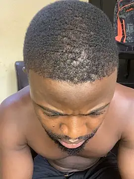 Snapshot of vannycov chatting on 4, 12, 2025 vannycov online show from 4, 12, 2025