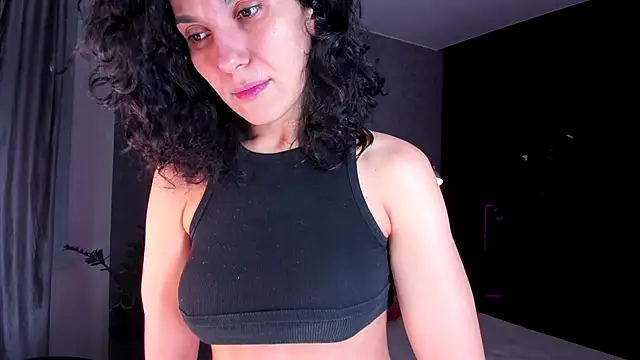 Snapshot of _CurlySue_ chatting on 11, 11, 2025 CurlySue online show from 11, 11, 2025