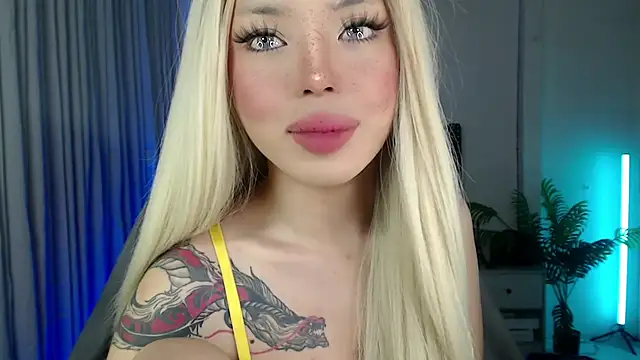 Snapshot of SweetCheska19 chatting on 8, 9, 2025 SweetCheska19 online show from 8, 9, 2025