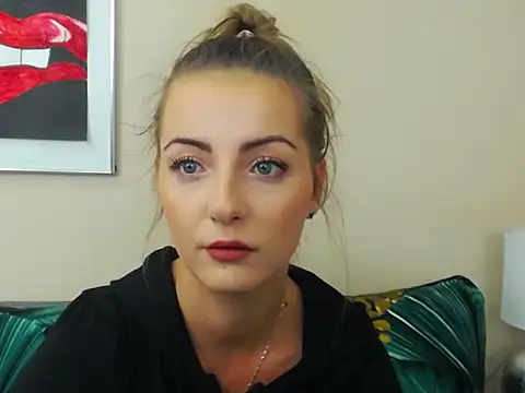 Snapshot of NatalieSexy chatting on 28, 10, 2025 NatalieSexy online show from 28, 10, 2025