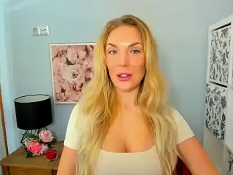 Snapshot of AulloraHoney chatting on 2, 12, 2024 AulloraHoney online show from 2, 12, 2024