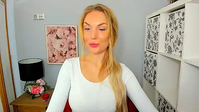 Snapshot of AulloraHoney chatting on 3, 12, 2024 AulloraHoney online show from 3, 12, 2024