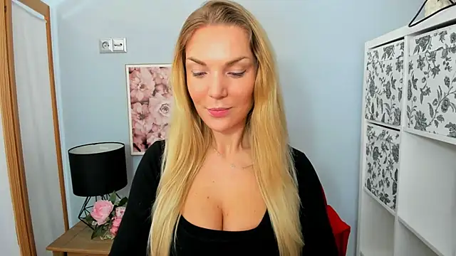 Snapshot of AulloraHoney chatting on 14, 2, 2025 AulloraHoney online show from 14, 2, 2025