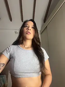 Snapshot of Little_Amber6 chatting on 24, 10, 2025 Little Amber6 online show from 24, 10, 2025