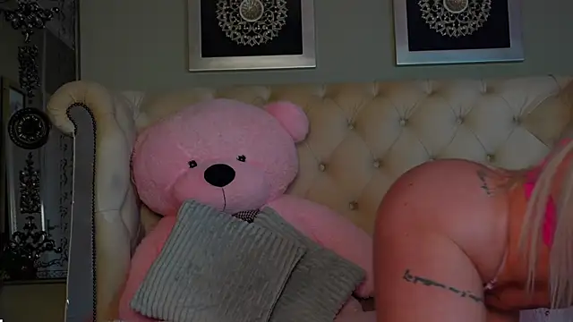 Snapshot of Squirt_Tanya chatting on 6, 2, 2025 Squirt Tanya online show from 6, 2, 2025