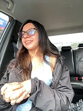 Maggie Fox3 online show from 2, 4, 2026