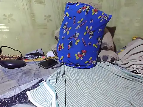 Snapshot of Alora-shine chatting on 4, 2, 2025 Alora-shine online show from 4, 2, 2025