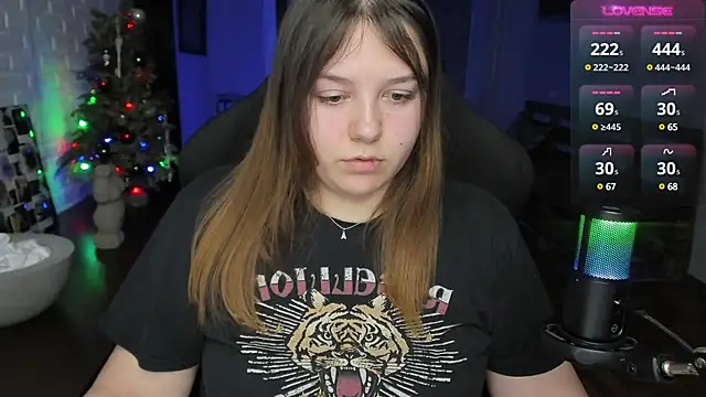 Snapshot of XNirvanaX chatting on 9, 1, 2025 XNirvanaX online show from 9, 1, 2025