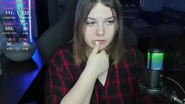 Snapshot of XNirvanaX chatting on 28, 9, 2025 XNirvanaX online show from 28, 9, 2025