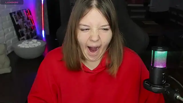 Snapshot of XNirvanaX chatting on 8, 10, 2025 XNirvanaX online show from 8, 10, 2025