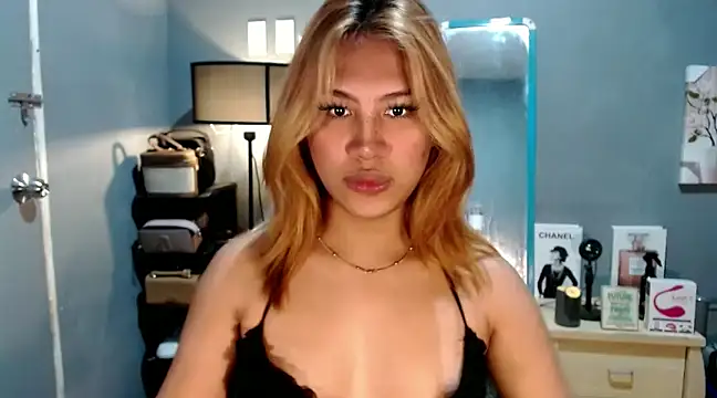 Snapshot of luxxy_grand chatting on 15, 12, 2024 luxxy grand online show from 15, 12, 2024