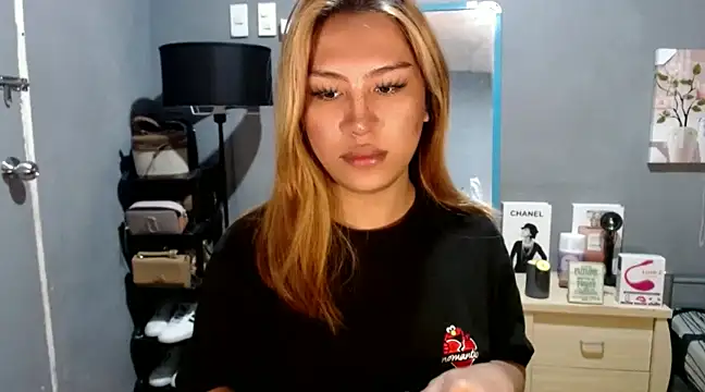 Snapshot of luxxy_grand chatting on 12, 1, 2025 luxxy grand online show from 12, 1, 2025