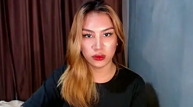 Snapshot of luxxy_grand chatting on 4, 2, 2025 luxxy grand online show from 4, 2, 2025