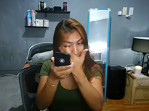 Snapshot of luxxy_grand chatting on 20, 11, 2025 luxxy grand online show from 20, 11, 2025