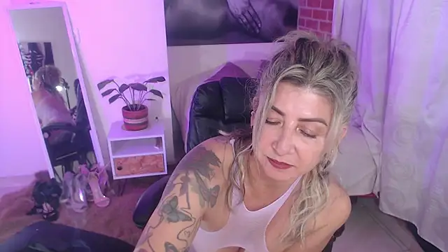 Snapshot of agnes_blackmoree chatting on 25, 7, 2026 agnes blackmoree online show from 25, 7, 2026