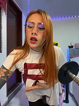 Luna Paris  online show from 25, 5, 2026