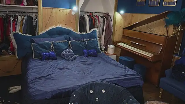 VanessaDoyle online show from 1, 10, 2025