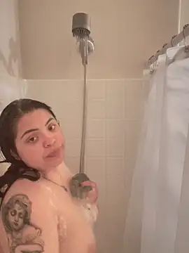 Snapshot of drizzypeach602 chatting on 5, 3, 2025 drizzypeach602 online show from 5, 3, 2025