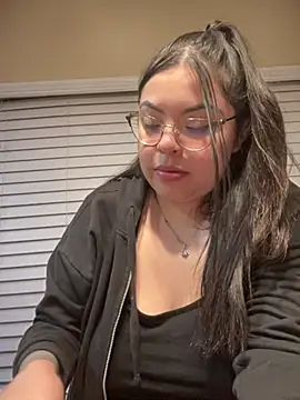 Snapshot of drizzypeach602 chatting on 8, 3, 2025 drizzypeach602 online show from 8, 3, 2025