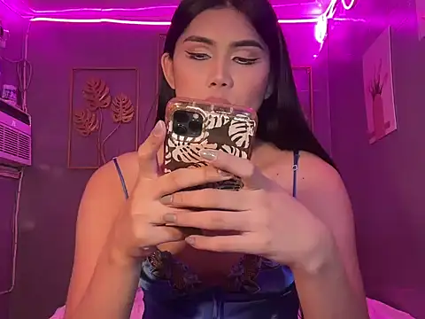 Delicate Savannah online show from 23, 9, 2025