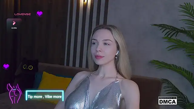 Snapshot of Holl1Would chatting on 14, 2, 2025 Holl1Would online show from 14, 2, 2025