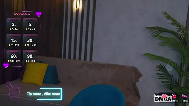 Snapshot of Holl1Would chatting on 14, 3, 2025 Holl1Would online show from 14, 3, 2025