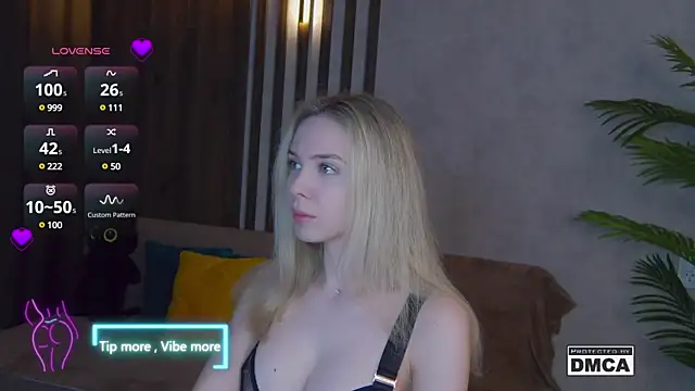 Snapshot of Holl1Would chatting on 22, 3, 2025 Holl1Would online show from 22, 3, 2025