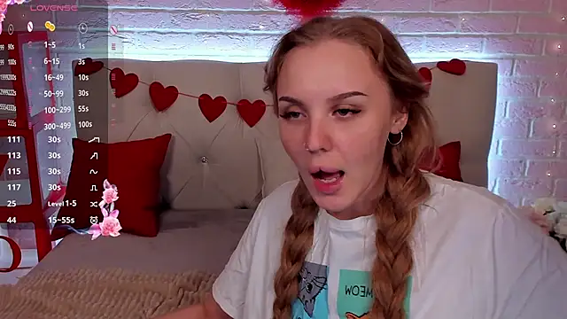 Snapshot of LianaFord chatting on 13, 2, 2025 LianaFord online show from 13, 2, 2025
