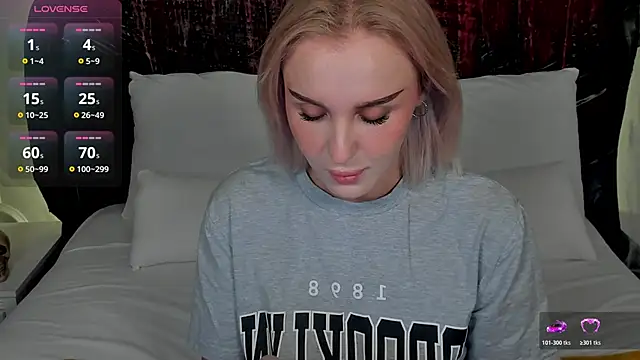 Snapshot of LianaFord chatting on 17, 10, 2025 LianaFord online show from 17, 10, 2025